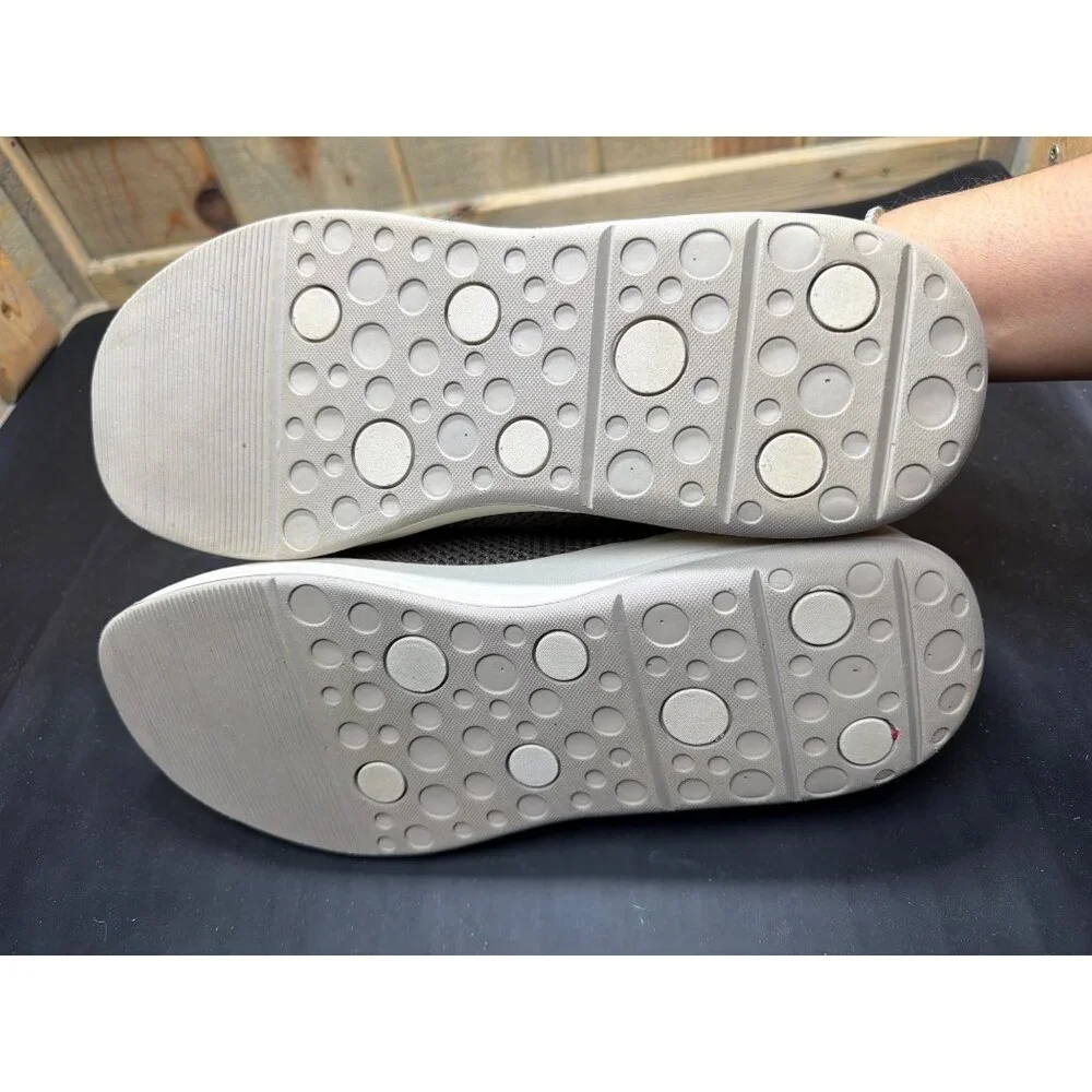 Bzees Size 9 Trophy Womens Slip-On Sneakers Morel Taupe Stretch